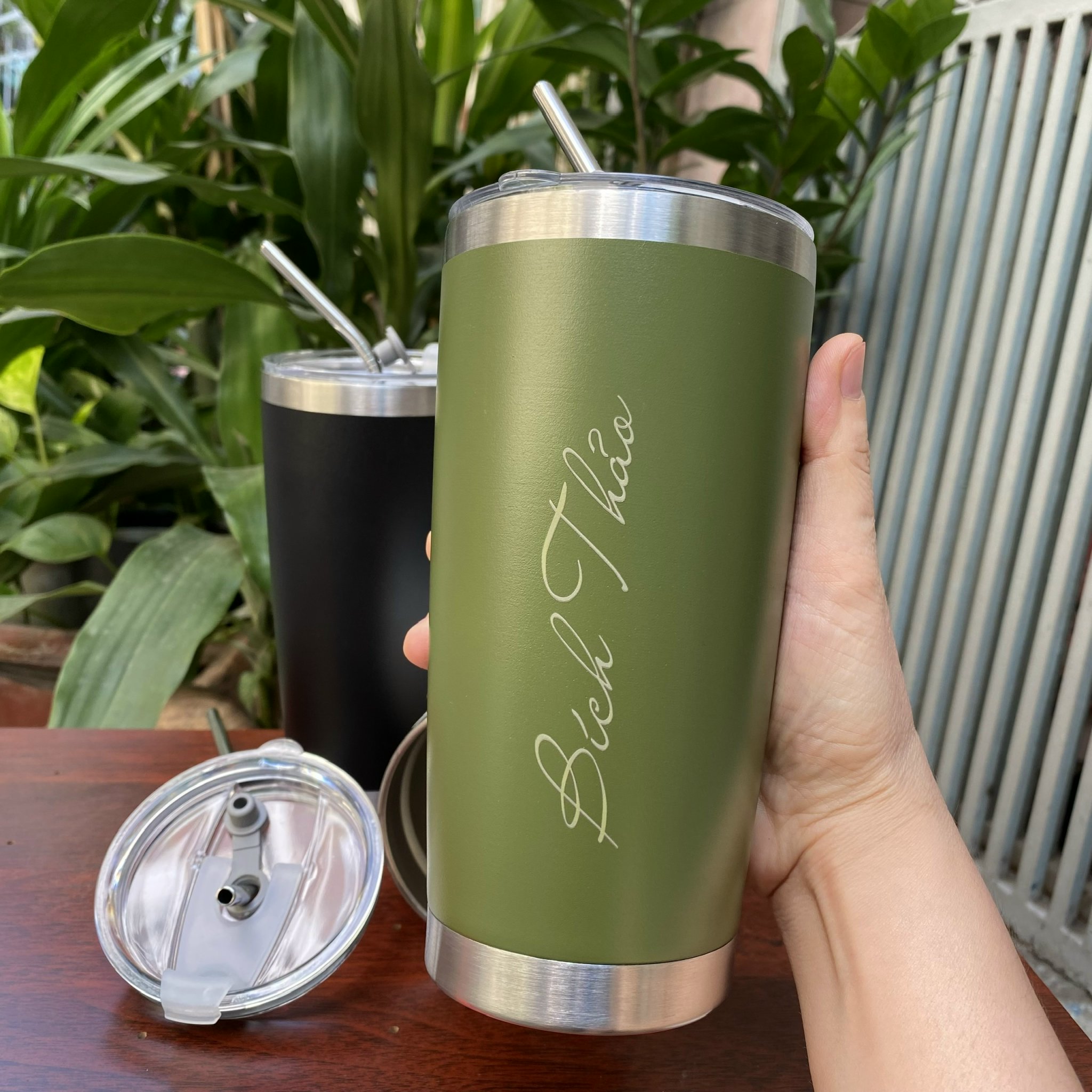 Dịch vụ khắc laser bình giữ nhiệt theo yêu cầu