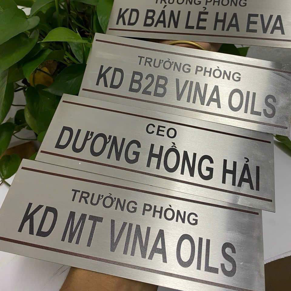 Tem kim loại khắc laser