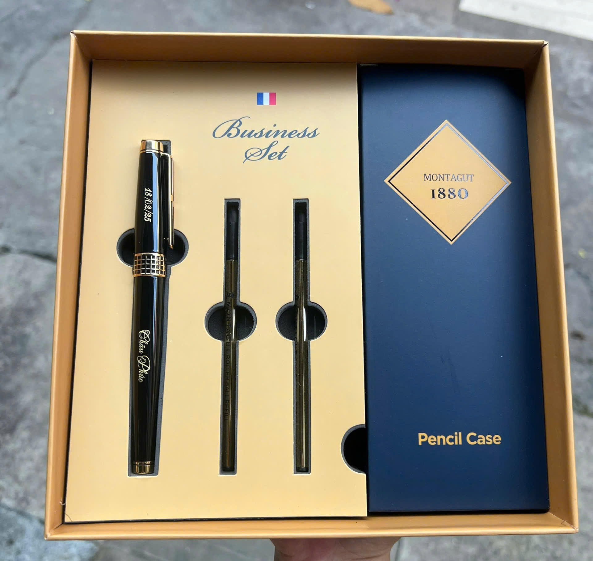 Set bút ký Montagut MT525 - Màu đen cao cấp kèm 2 ngòi và bao da