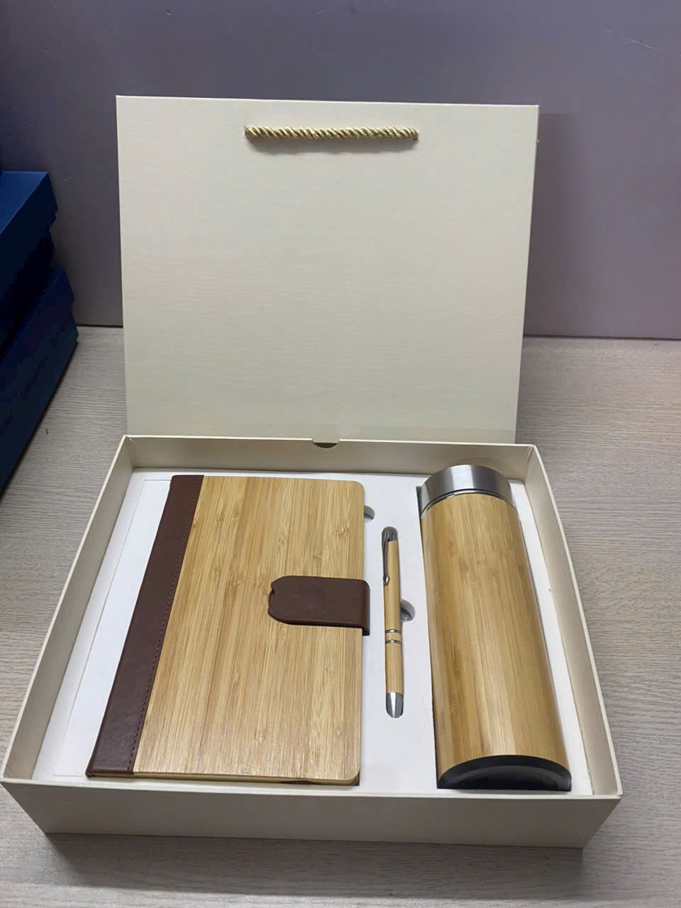 Quà Tặng Hồ Chí Minh – Hato Việt Đồng Hành Cùng Doanh Nghiệp Và Cá Nhân