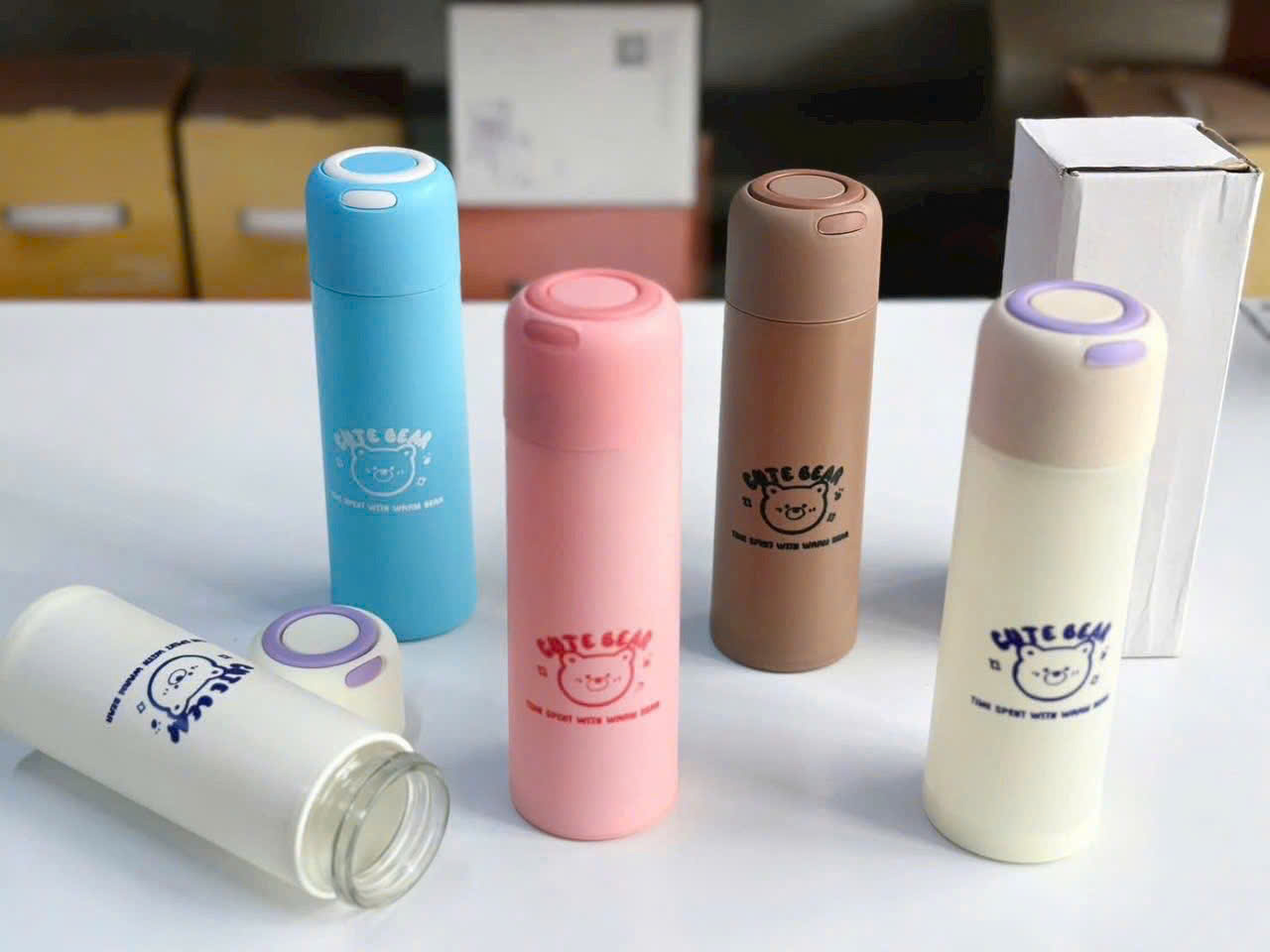 Quà tặng học sinh, bình nhựa lõi thủy tinh, in ấn logo trường.