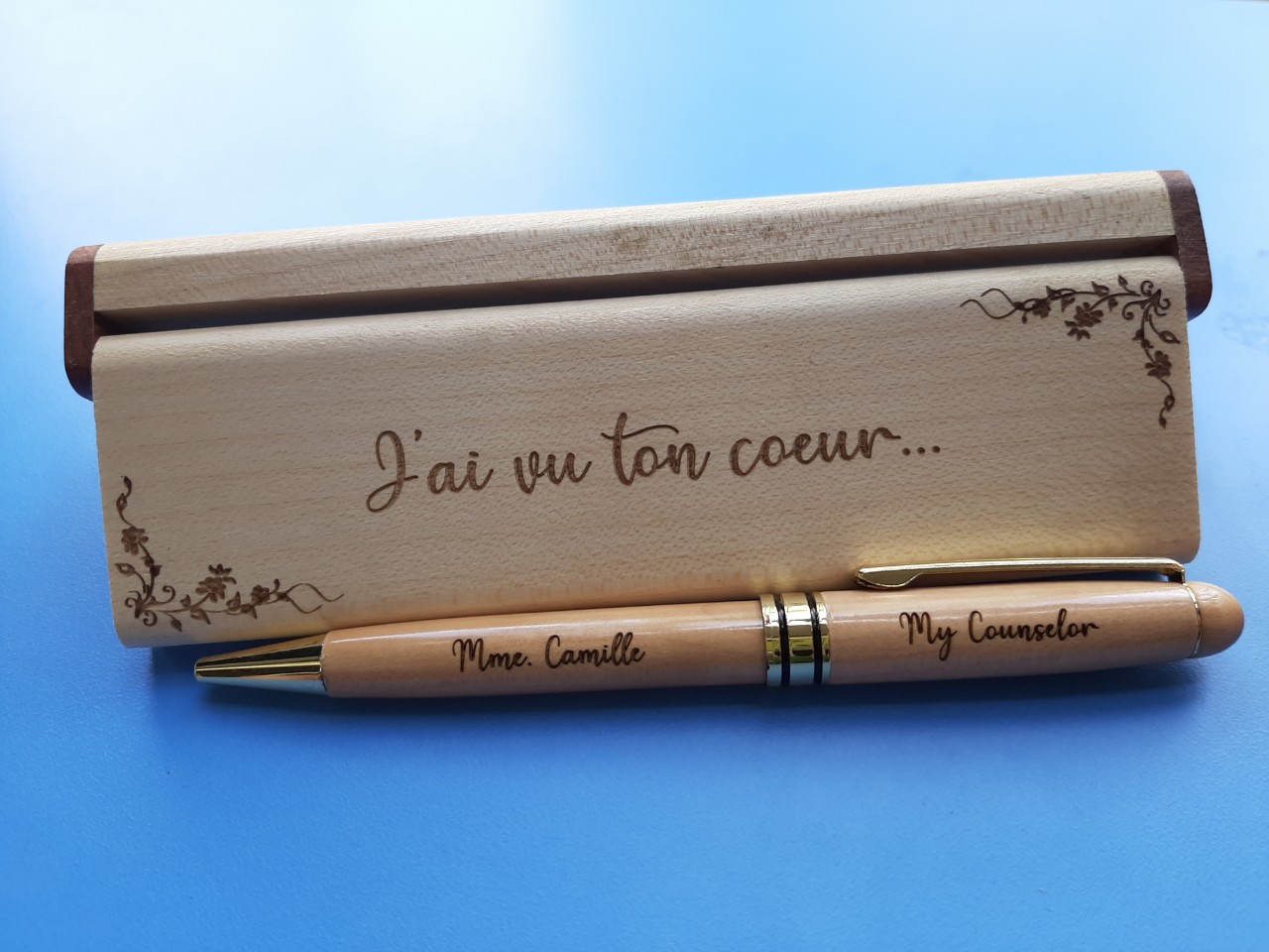 Hộp bút gỗ khắc tên theo yêu cầu