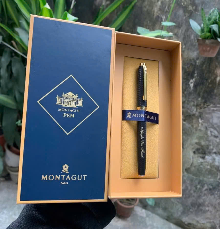 Set bút ký Montagut 068 màu đen dập vân