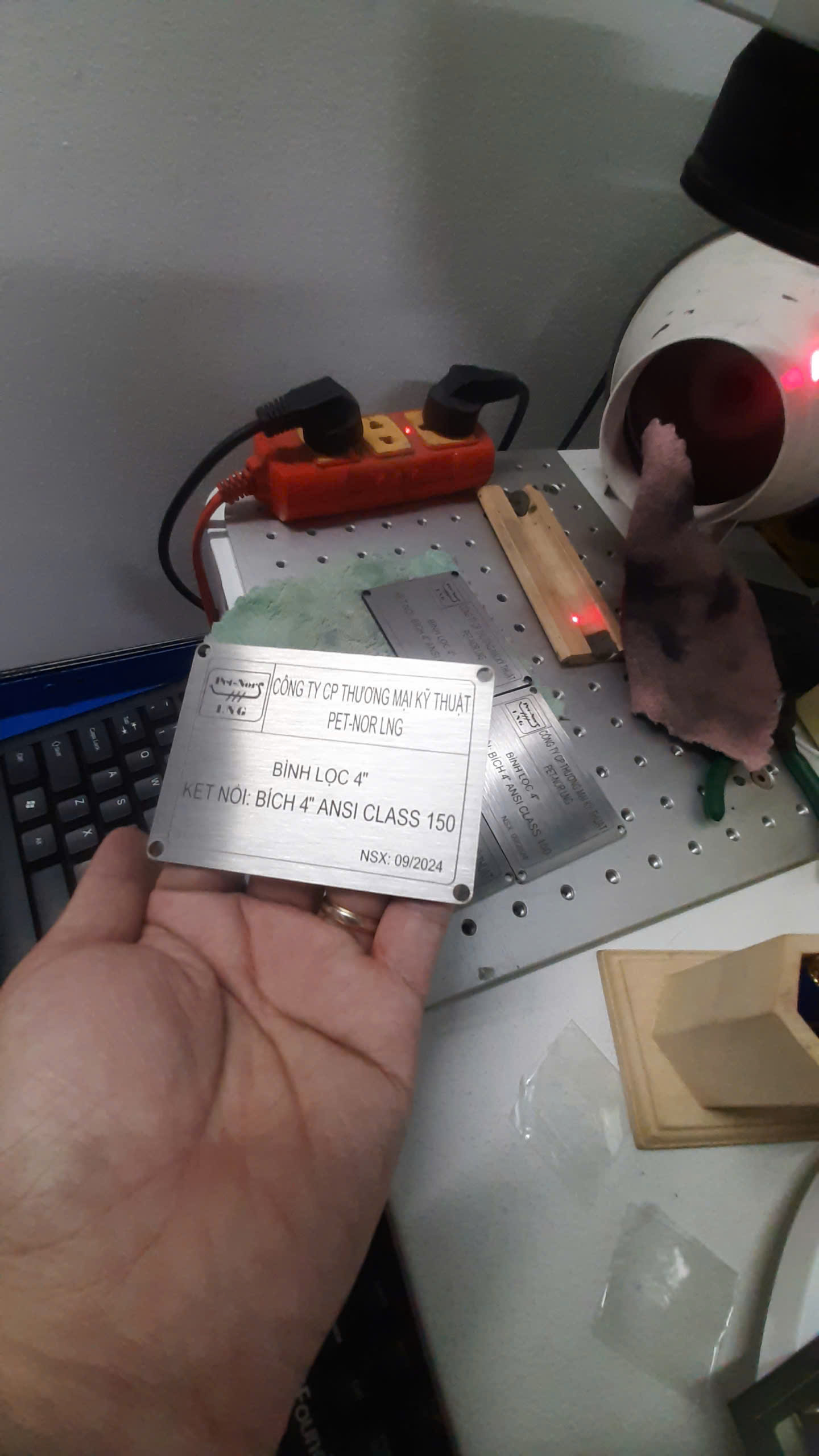 CNC-LASER-IN UV TEM NHÃN QUẬN 5, QUẬN 6, QUẬN 11 HỒ CHÍ MINH