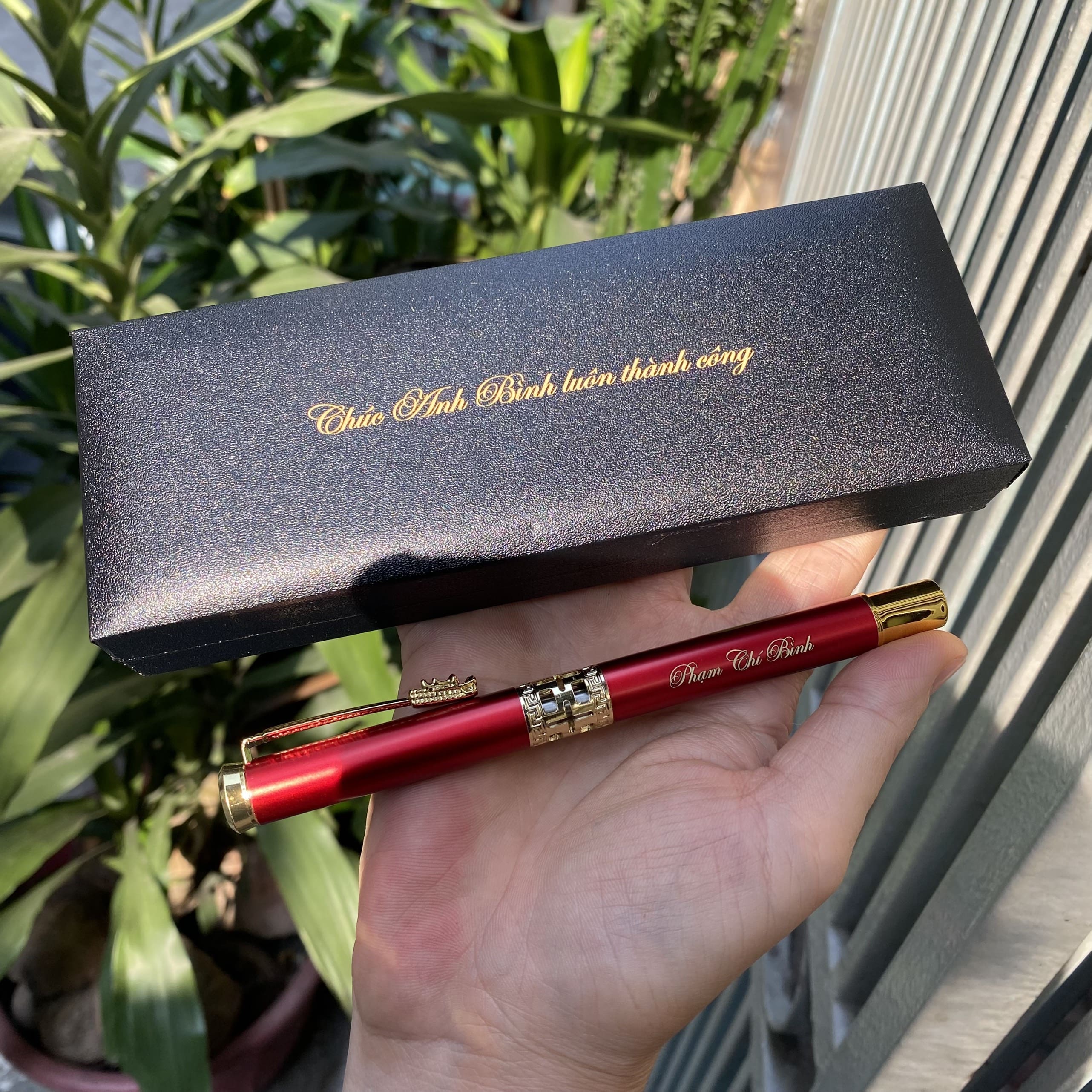 Bút kim loại doanh nhân