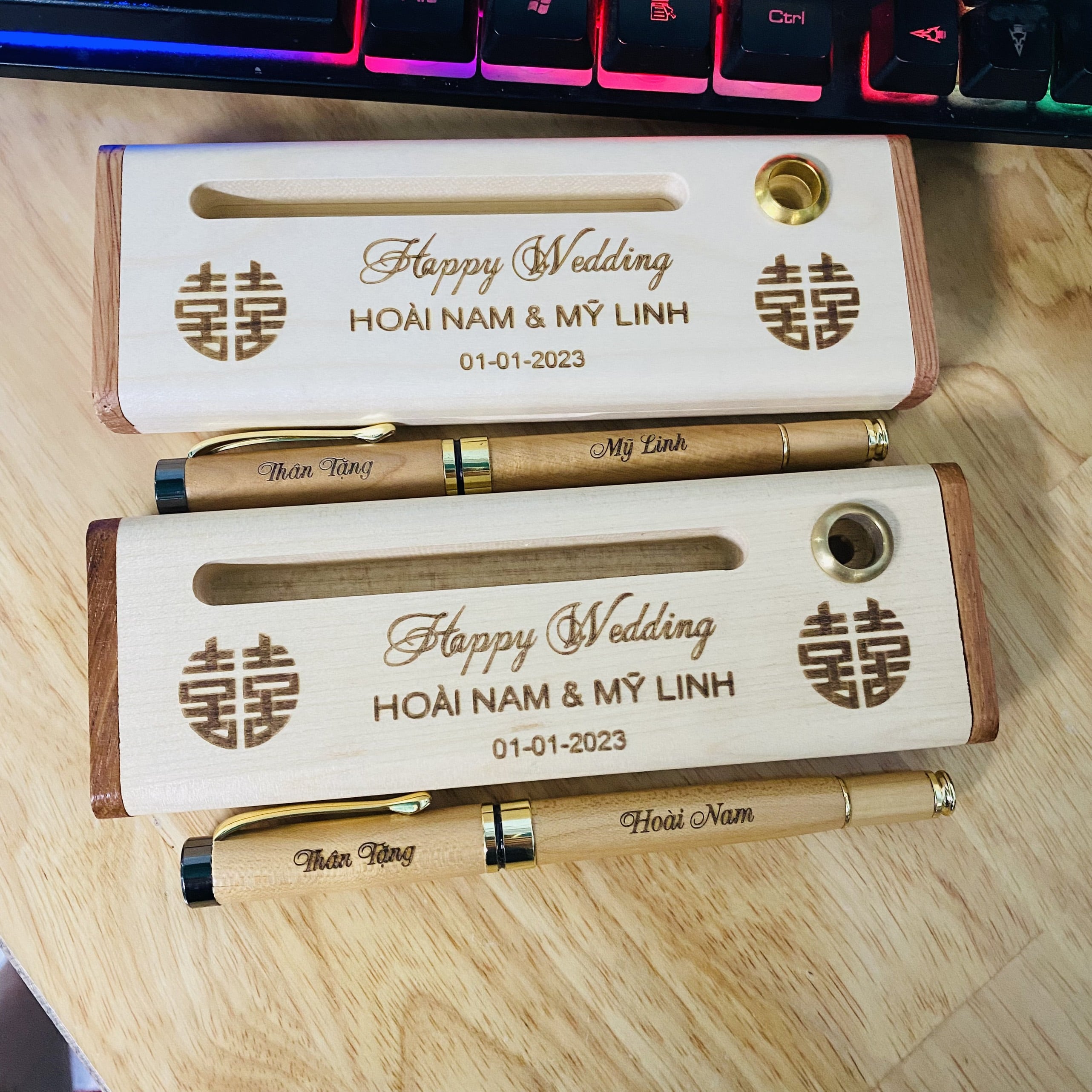 Hộp bút gỗ khắc laser