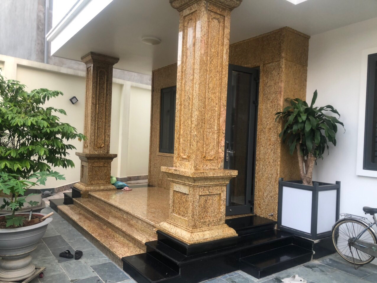 Đá vàng hoàng gia xuất xứ bzazin