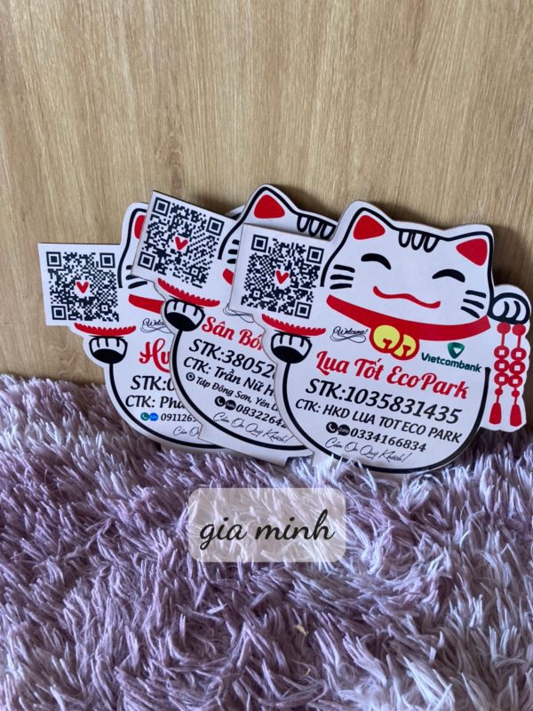 BẢNG MÃ QR CODE - BẢNG ĐỂ BÀN MÈO THẦN TÀI