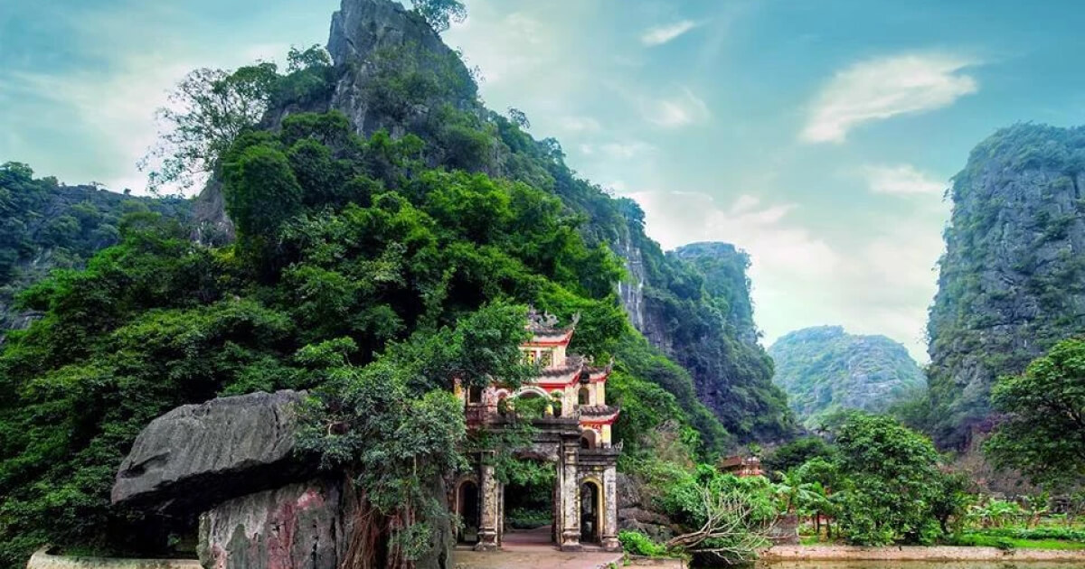 Chùa Bích Động – Ngôi Cổ Tự Nằm Trọn Trong Lòng Núi Ninh Bình