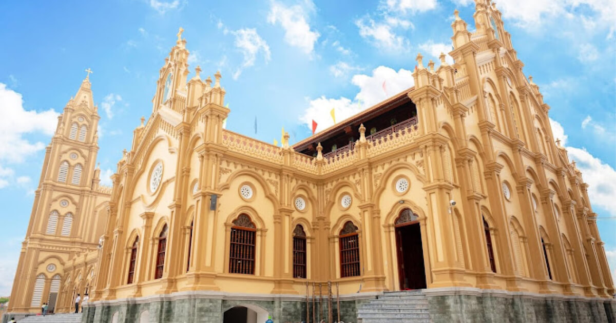 Hành Trình Tìm Hiểu Di Sản Tôn Giáo Tại Nhà Thờ Xương Điền