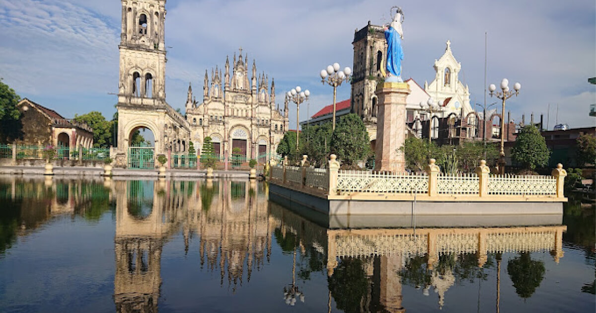 Kiến Trúc Cổ Kính Và Linh Thiêng Của Nhà Thờ Trung Linh