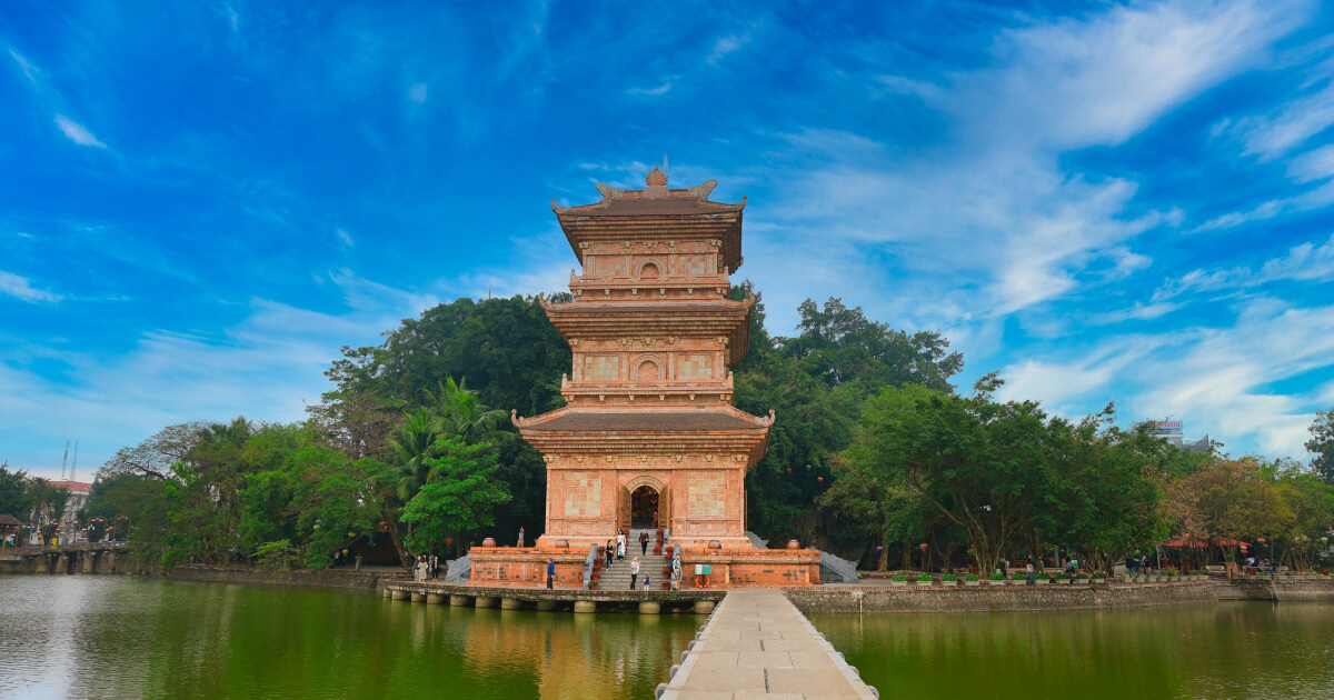 Phố Cổ Hoa Lư: Giá Vé Tham Quan, Giờ Mở Cửa Và Thông Tin Mới Nhất