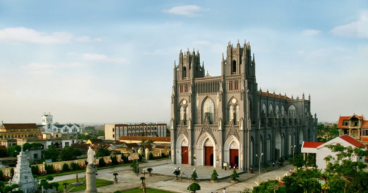 Vương Cung Thánh Đường Phú Nhai – Tuyệt Tác Kiến Trúc Công Giáo Việt Nam