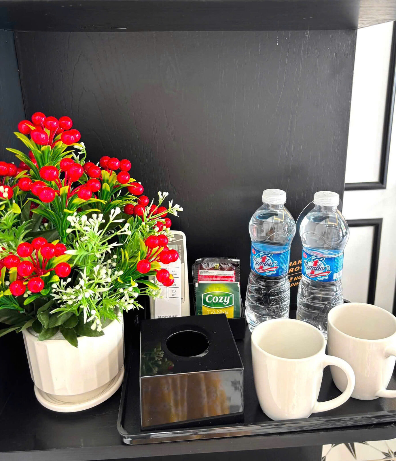 Tiện nghi nước uống và trà trong phòng Sunny House