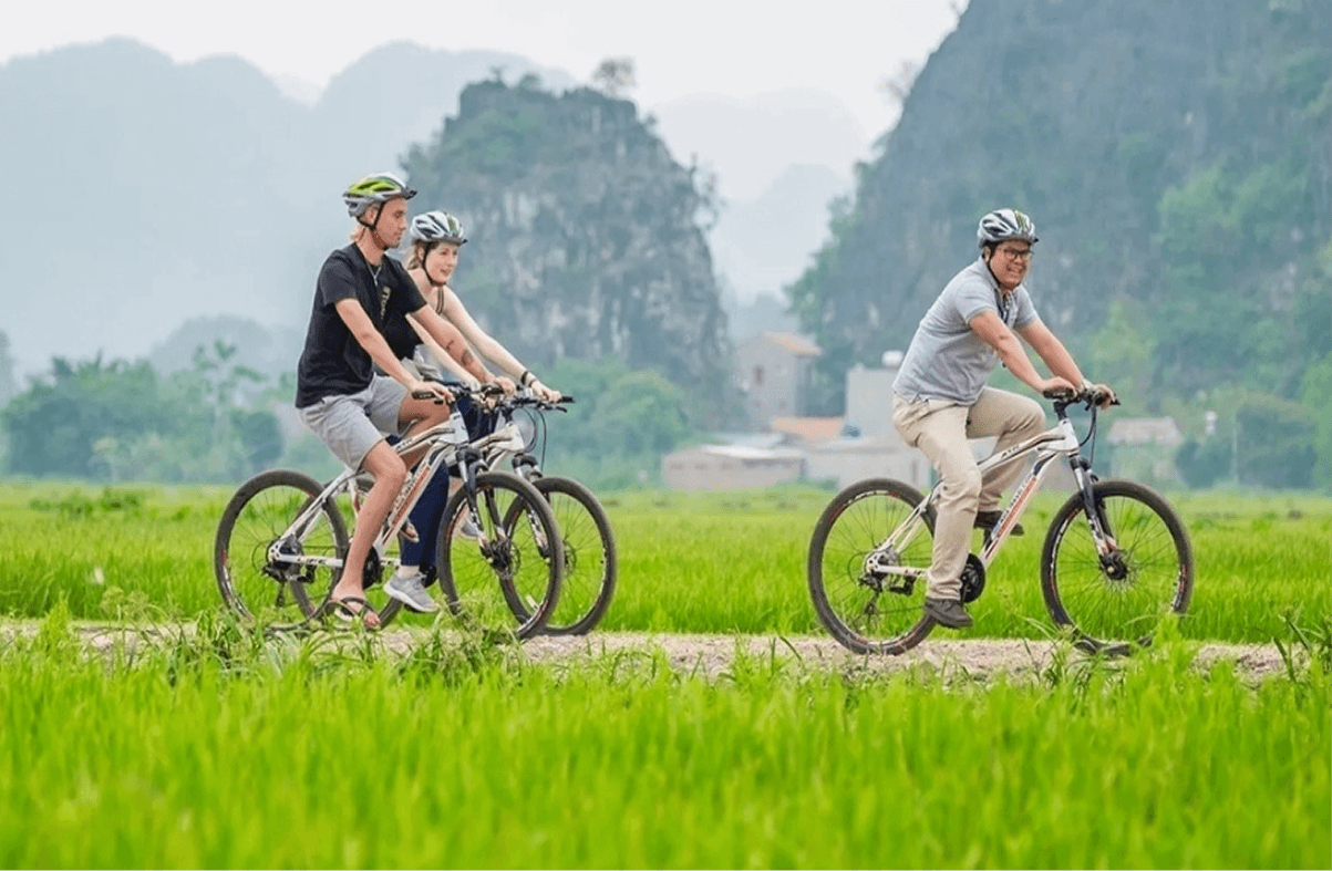 Đạp xe đón bình minh và hoàng hôn 