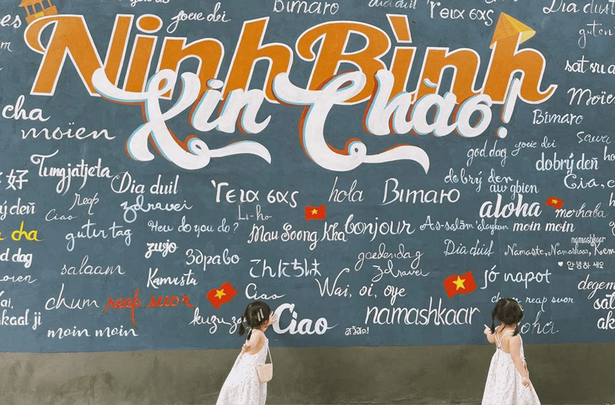 Check-in Bức Tường “Xin Chào” Nổi Tiếng