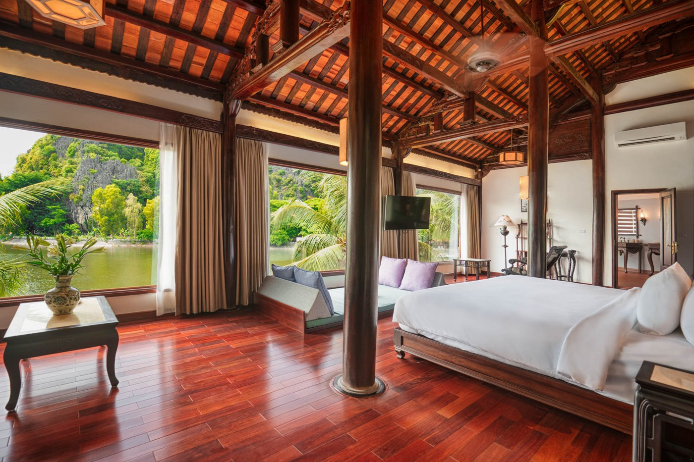Không gian phòng Imperial River View tại Emeralda Tam Cốc
