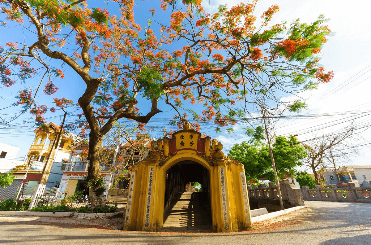 Khám phá Vẻ Đẹp Kiến Trúc Độc Đáo Của Cầu Ngói Chùa Lương