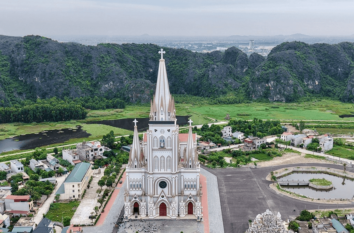 Khu Hầm Sinh Hoạt Đặc Biệt Bên Dưới Cung Thánh