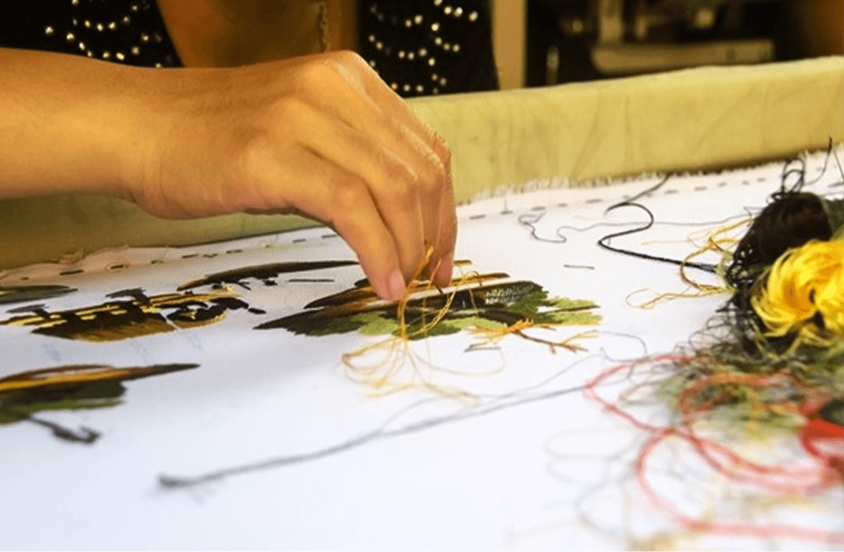 Kỹ thuật thêu tay truyền thống