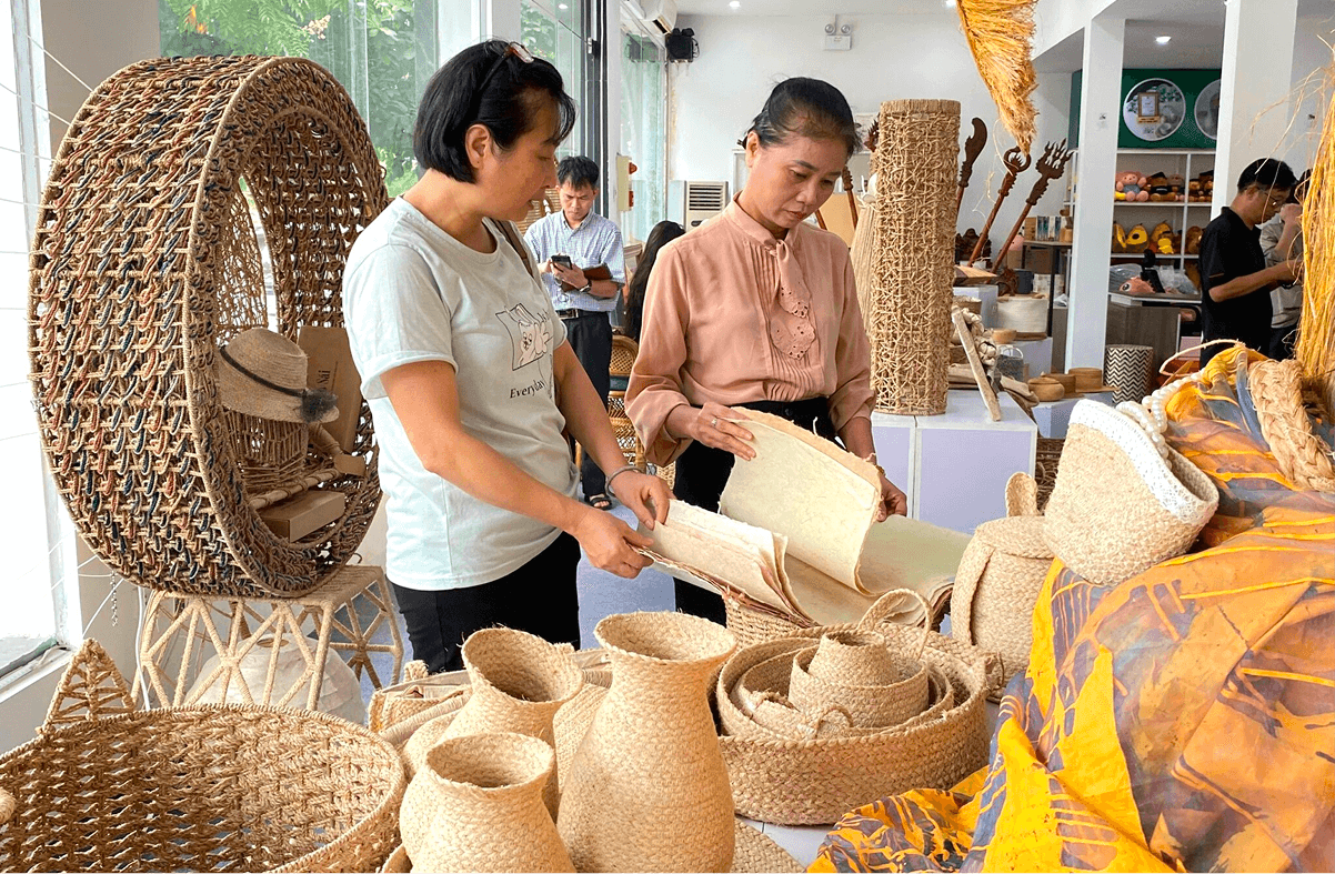  Mua Sắm Sản Phẩm Thủ Công Làm Quà