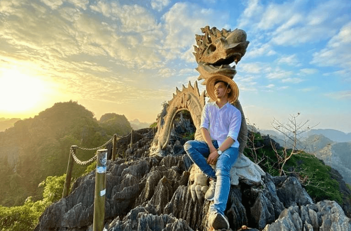 Ngắm Hoàng Hôn Trên Dãy Núi Đá Vôi Hang Múa Ninh Bình