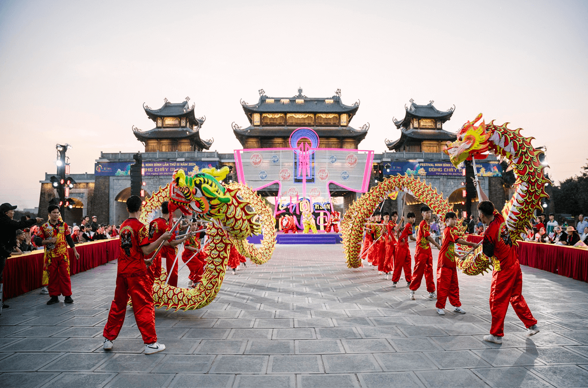 Ninh Bình – Vùng đất linh thiêng nổi tiếng với hệ thống lễ hội đặc sắc quanh năm