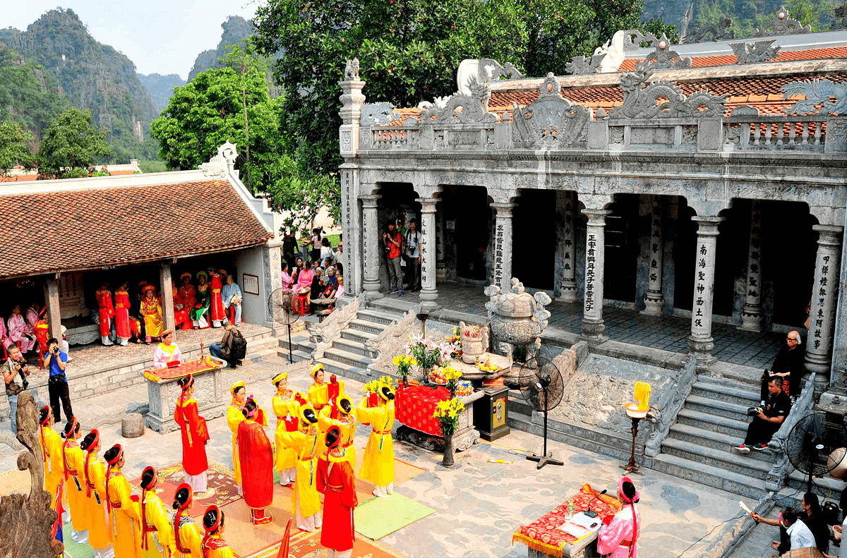 Phần hội – Không gian văn hóa sôi động của lễ hội Ninh Bình