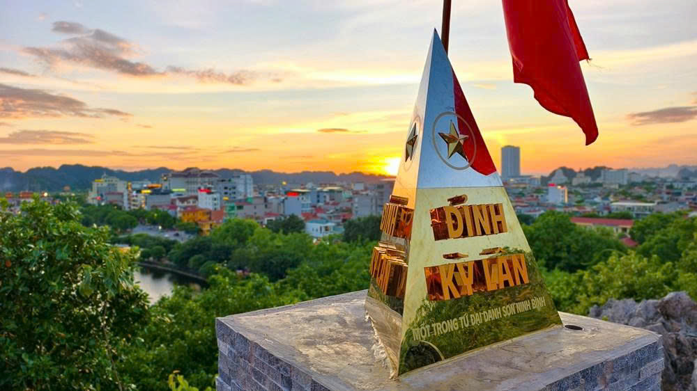 Góc nhìn Ninh Bình trong ánh hoàng hôn