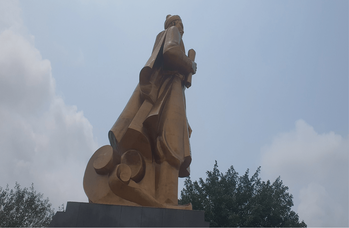 Tham Quan Tượng Đài Trần Hưng Đạo