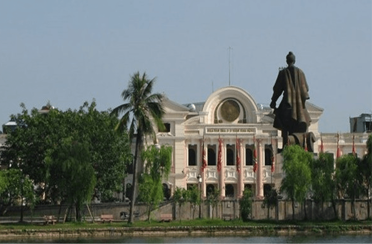 Tham Quan Tượng Đài Trần Hưng Đạo