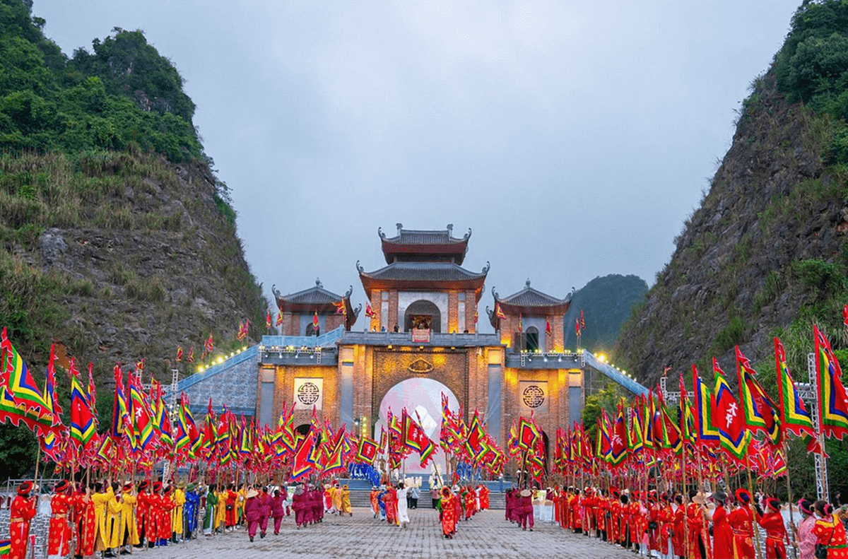 Trải Nghiệm Không Thể Bỏ Lỡ Khi Đến Thung Ui – Ninh Bình