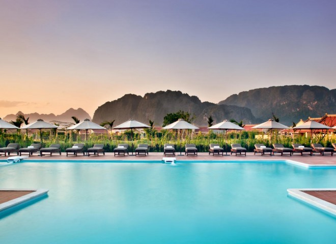 Combo Emeralda Resort 5* - 2N1Đ