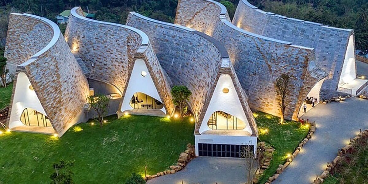 Ninh Bình - Hà Nội - Buôn Mê Thuột - Pleiku - Kon Tum