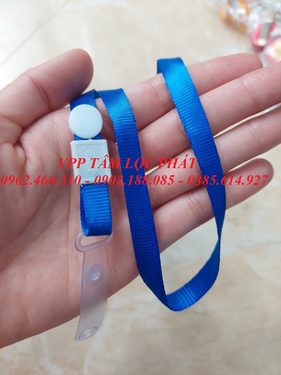 DÂY ĐEO THẺ LỤA MÓC NHỰA MÀU XANH BIỂN (loại 1)