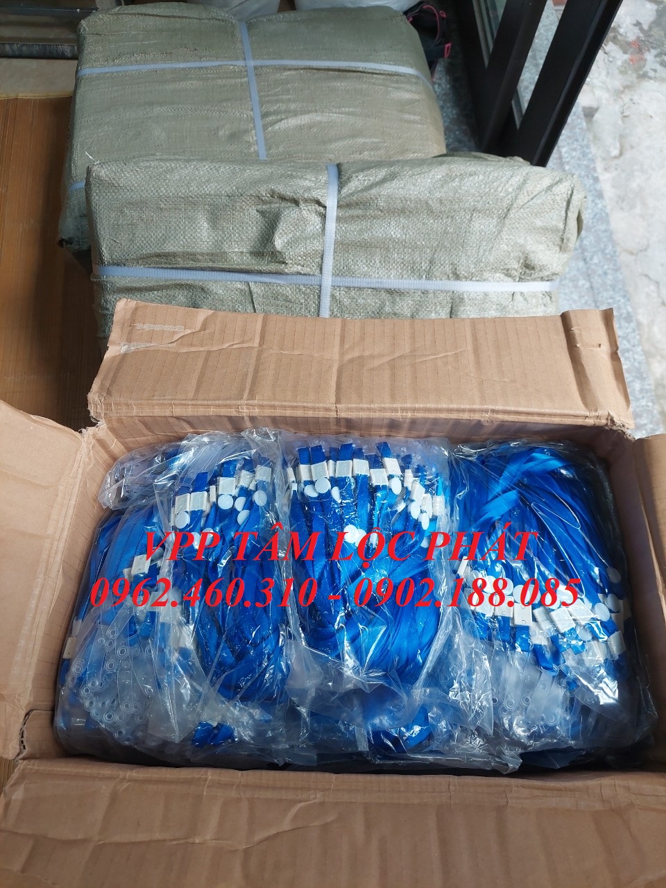 DÂY ĐEO THẺ LỤA MÓC NHỰA MÀU XANH BIỂN (loại 1)