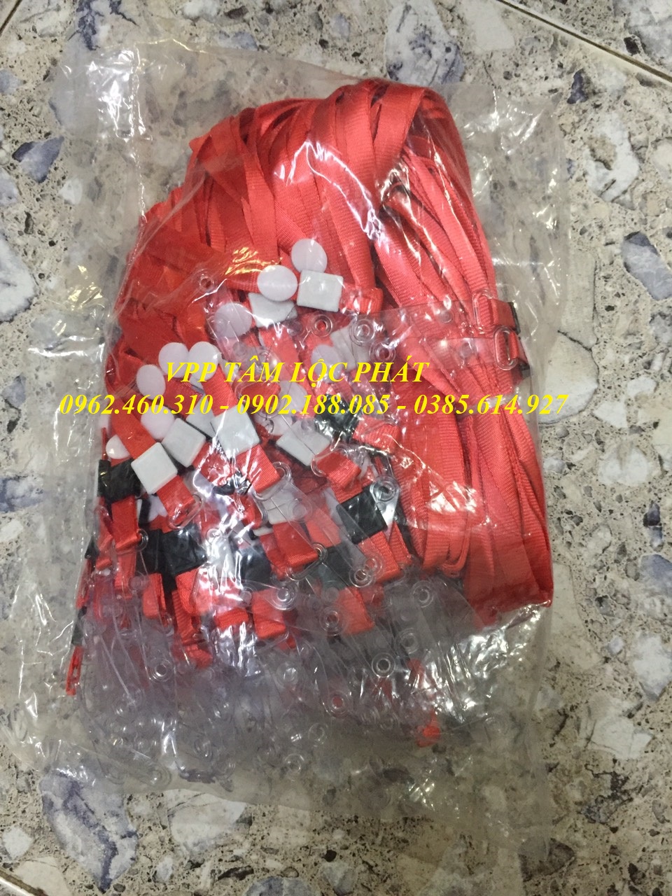DÂY ĐEO THẺ LỤA MÓC NHỰA MÀU ĐỎ (loại 1)