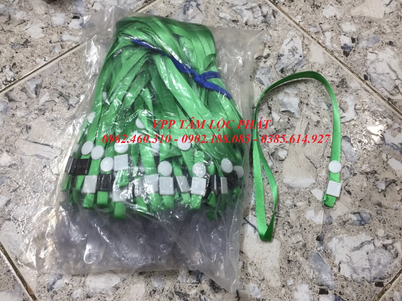 DÂY ĐEO THẺ LỤA MÓC NHỰA MÀU XANH LÁ (loại 1)
