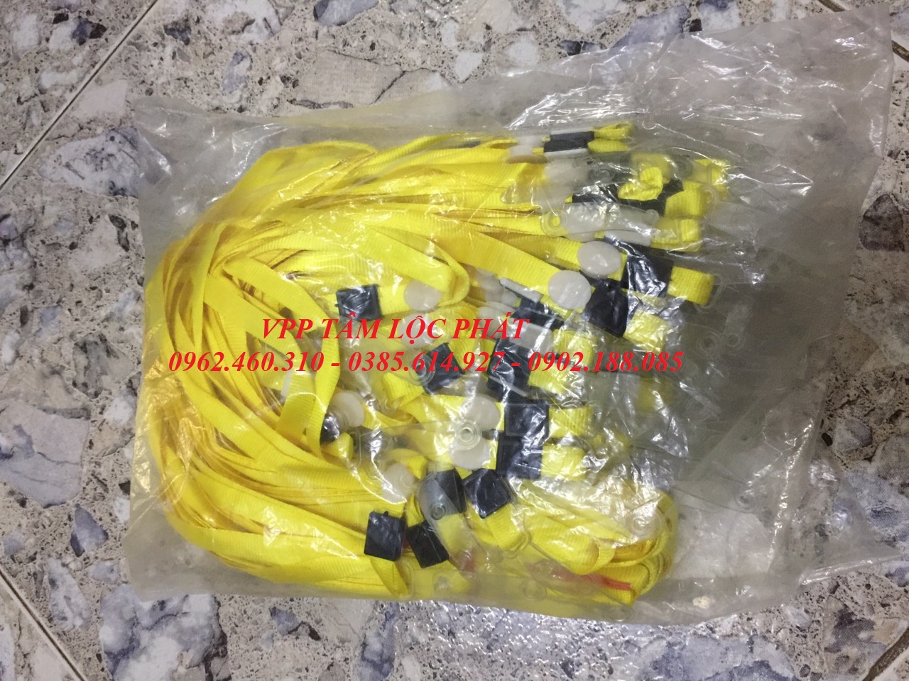DÂY ĐEO THẺ LỤA MÓC NHỰA MÀU VÀNG (loại 1)