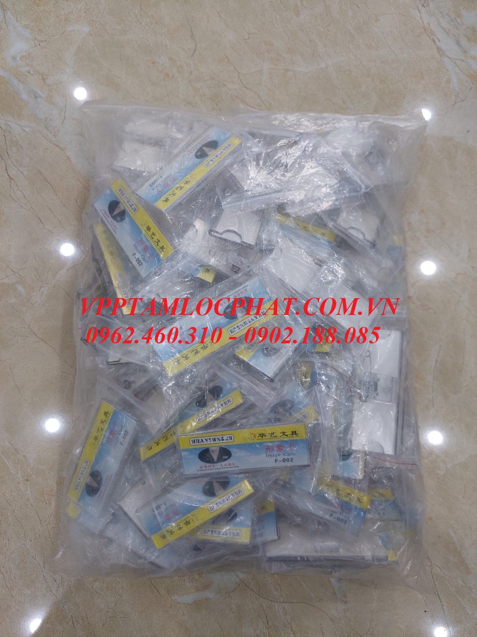 THẺ CÀI MIKA ĐEO NGỰC F002 (KT 27*72mm) LOẠI 1