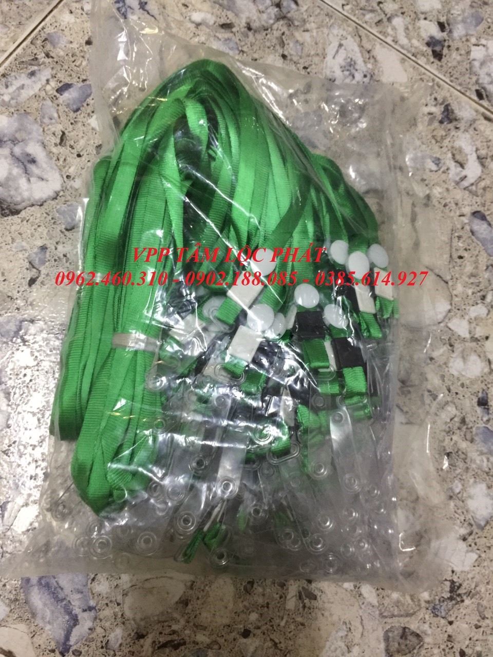 DÂY ĐEO THẺ LỤA MÓC NHỰA MÀU XANH LÁ (loại 1)