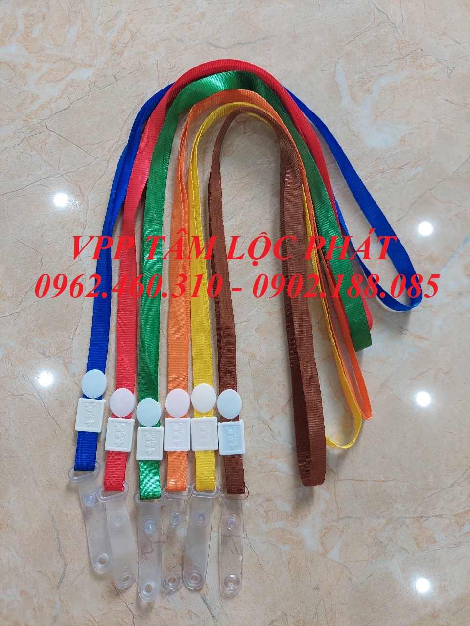 DÂY ĐEO THẺ LỤA MÓC NHỰA MÀU XANH LÁ (loại 1)