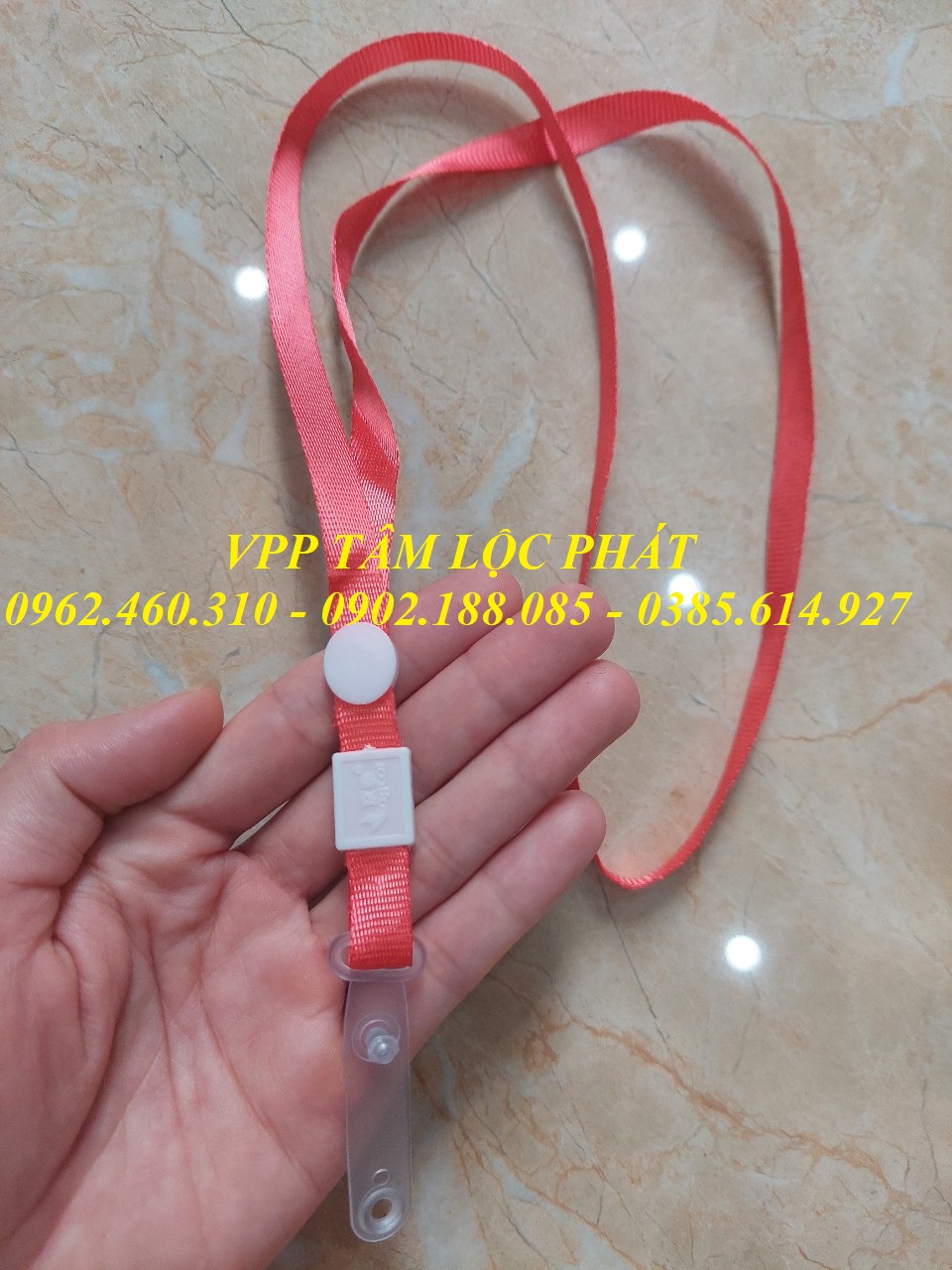 DÂY ĐEO THẺ LỤA MÓC NHỰA MÀU ĐỎ (loại 1)
