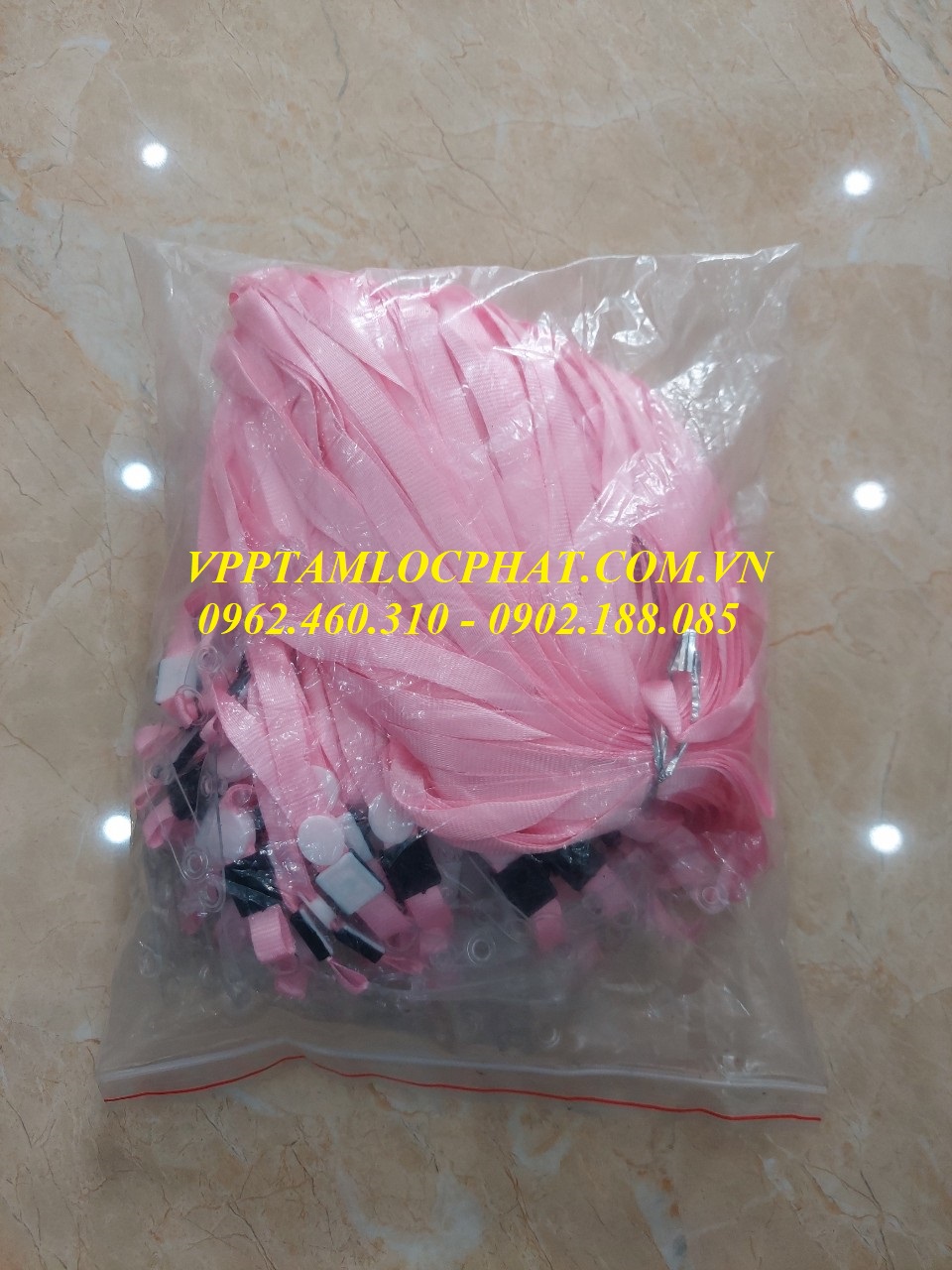 DÂY ĐEO THẺ LỤA MÓC NHỰA MÀU HỒNG (loại 1)