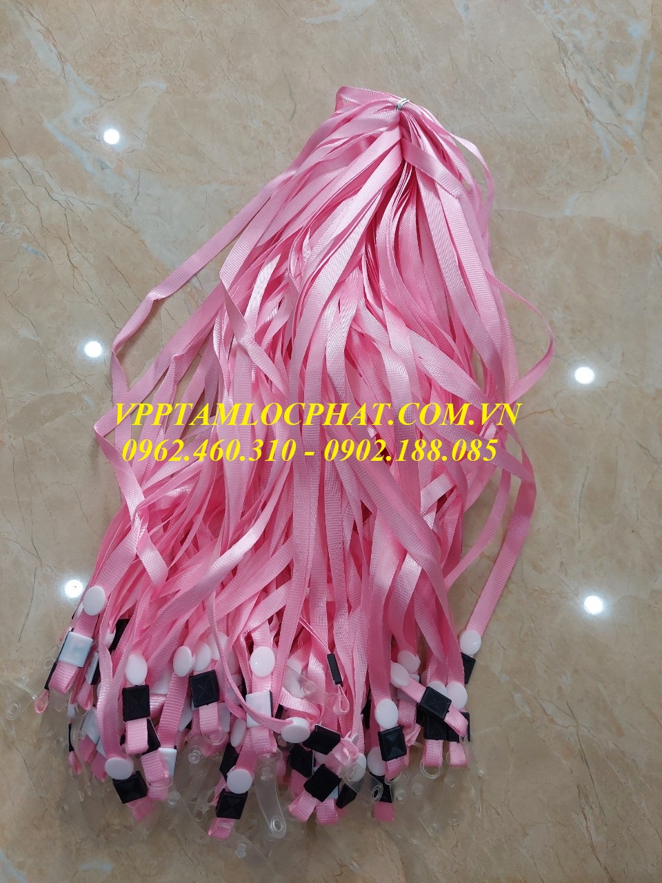 DÂY ĐEO THẺ LỤA MÓC NHỰA MÀU HỒNG (loại 1)