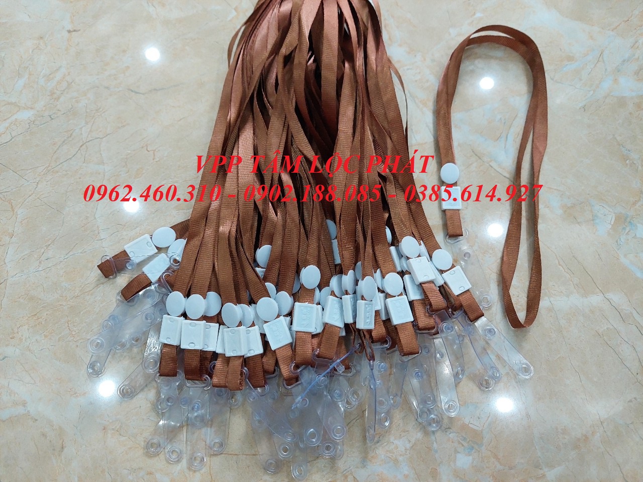 DÂY ĐEO THẺ LỤA MÓC NHỰA MÀU NÂU (loại 1)