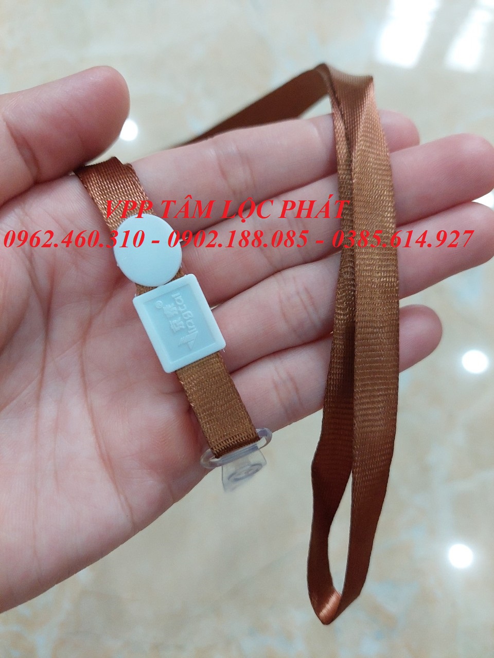 DÂY ĐEO THẺ LỤA MÓC NHỰA MÀU NÂU (loại 1)