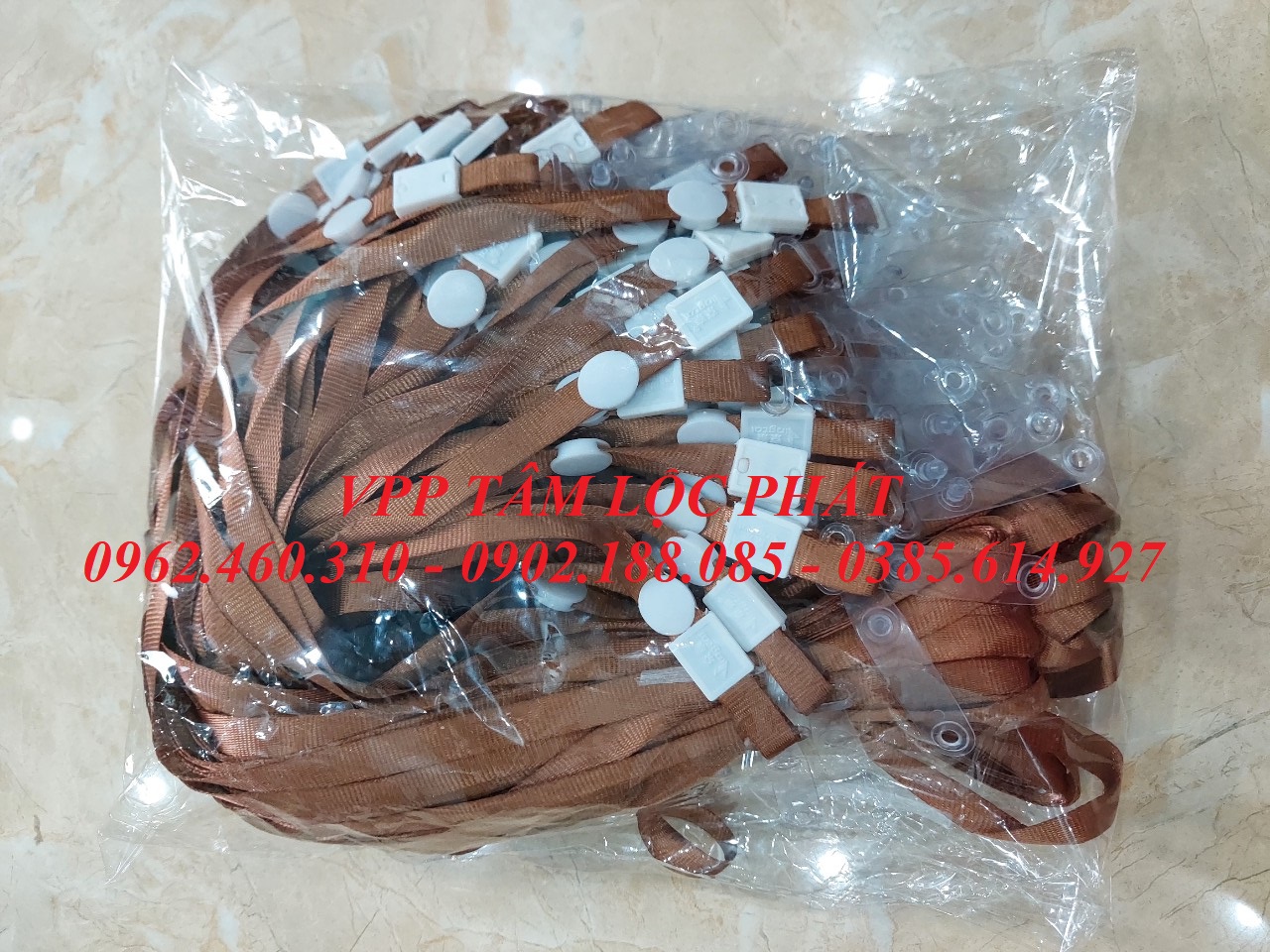 DÂY ĐEO THẺ LỤA MÓC NHỰA MÀU NÂU (loại 1)
