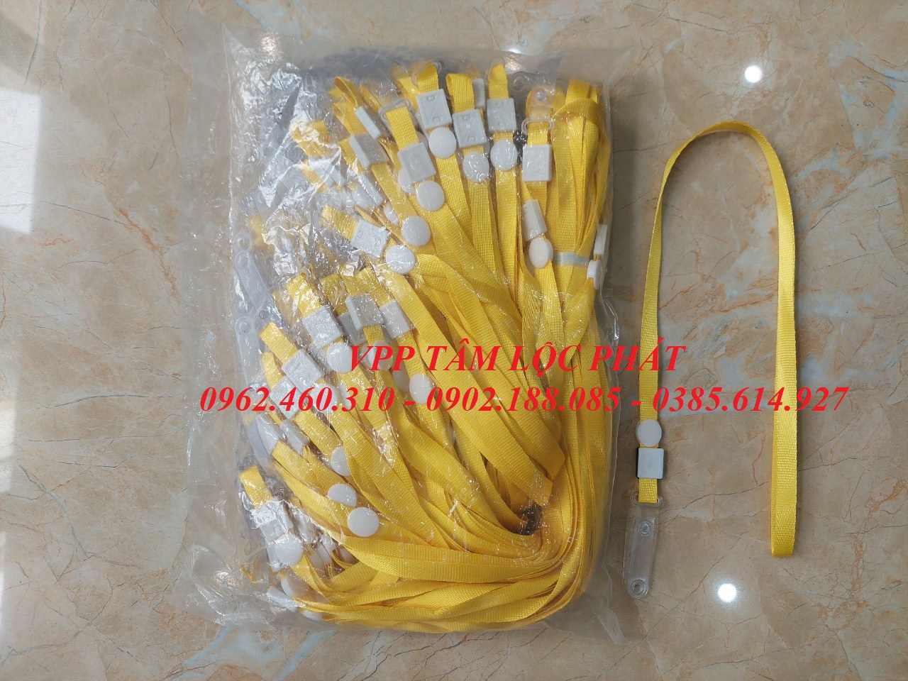 DÂY ĐEO THẺ LỤA MÓC NHỰA MÀU VÀNG (loại 1)