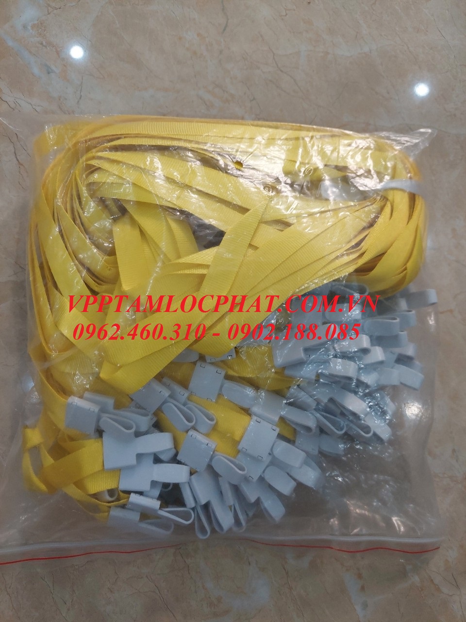 DÂY ĐEO THẺ LỤA MÓC NHỰA GẬP màu vàng, bản rộng 1.5cm (LOẠI 1)